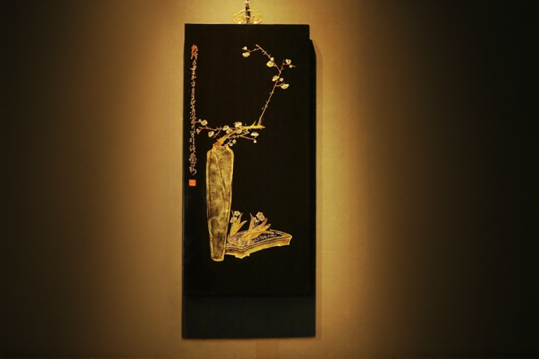 A black lacquer rectangular plate with mother-of-pearl plum branch pattern from the Qing Dynasty
